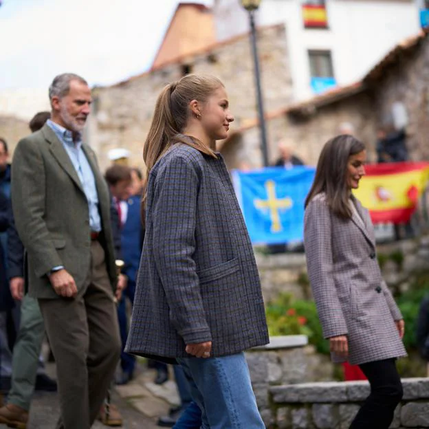 Lo que no se vio de Letizia y Leonor en Sotres, el Pueblo Ejemplar 2024: lección aprendida, el gesto de amor de Felipe y un discurso sin nervios