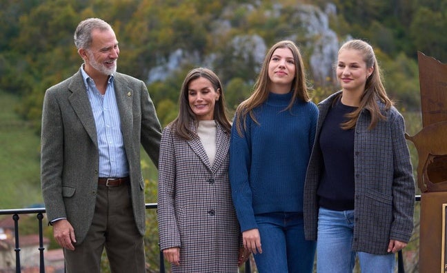 Lo que no se vio de Letizia y Leonor en Sotres, el Pueblo Ejemplar 2024: lección aprendida, el gesto de amor de Felipe y un discurso sin nervios