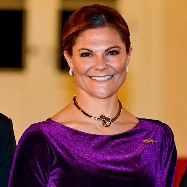 La princesa Victoria de Suecia se distingue por su estilo clásico y con tendencia a las prendas recicladas y sostenibles. 