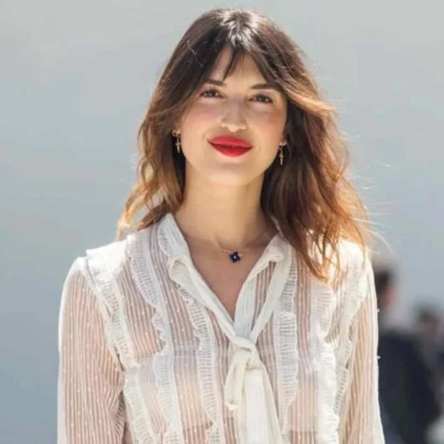 Jeanne Damas con corte de media melena a la francesa