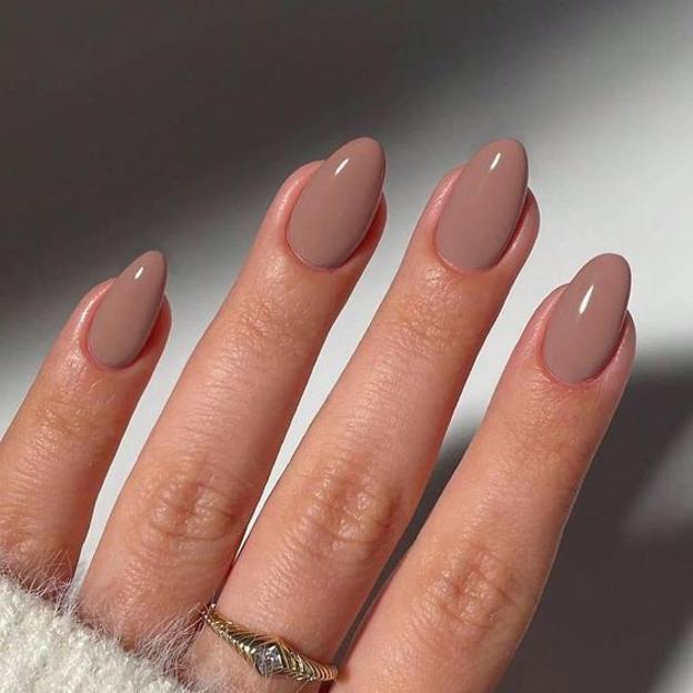 Manicura estilo latte nails