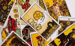 Las cartas del Tarot te piden astucia para lidiar con problemas e inteligencia emocional para evitar cargas