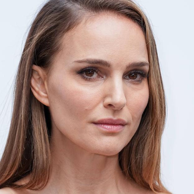 El pelo curly bob de Natalie Portman es un motivo más para cambiar de look antes de que acabe el año