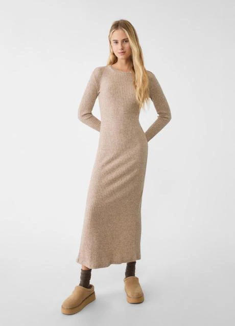 Vestido de punto de Stradivarius (19,99 euros)