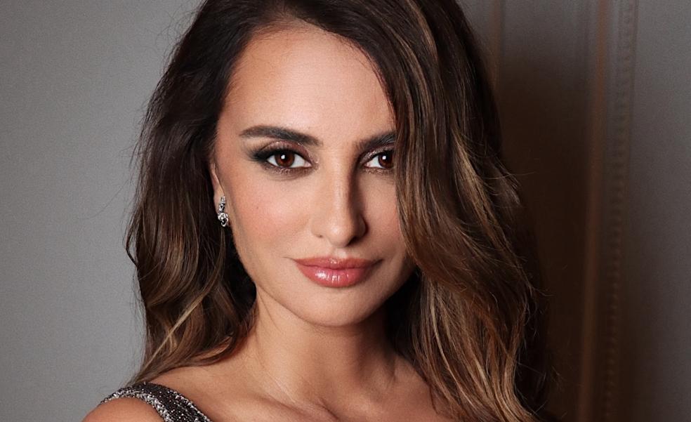 Cuáles son las mechas de Penélope Cruz, el truco para iluminar y rejuvenecer el pelo castaño