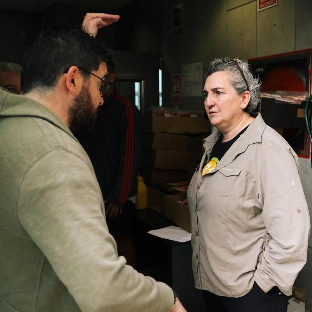 Pepa Muñoz, coordinando las labores en Valencia. 