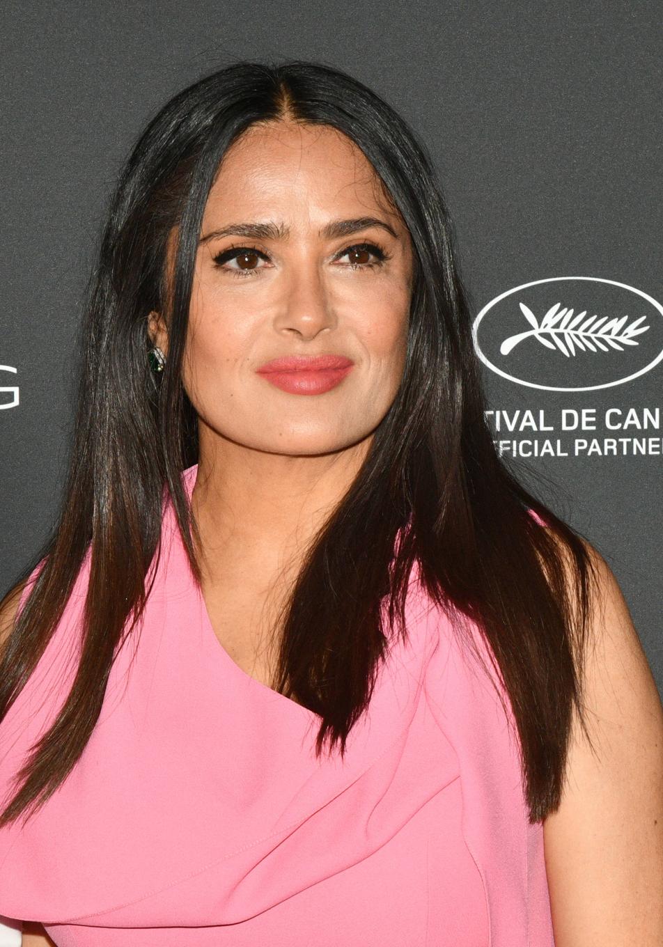 El champú con cebolla que compran las mujeres de más de 50: frena la caída, cuesta 3 euros y limpia