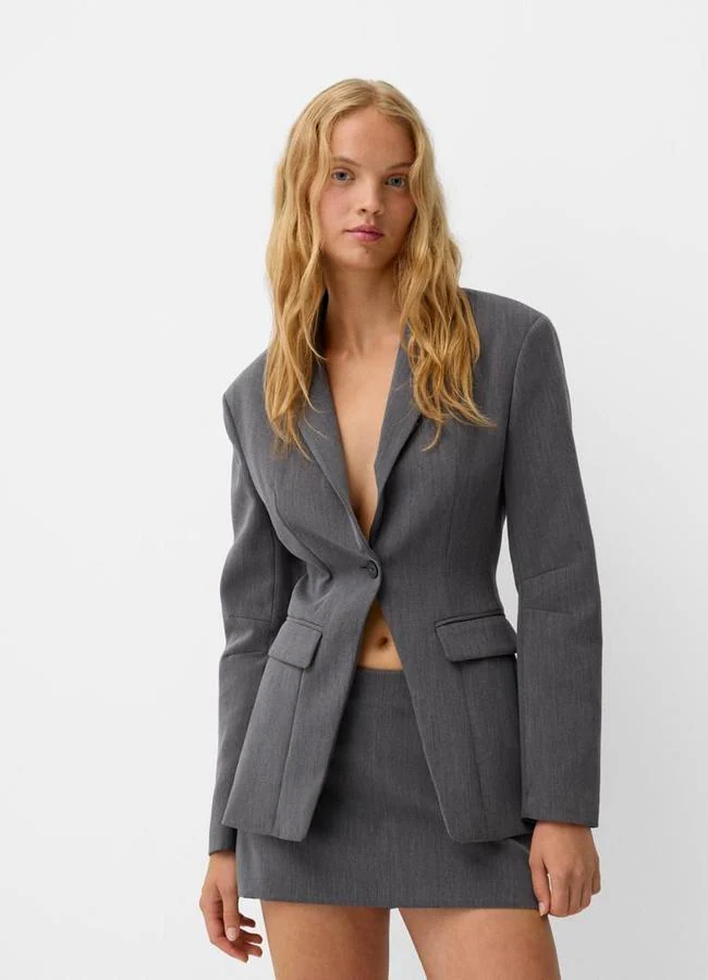 Blazer entallada a la cintura en gris