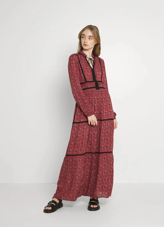 Vestido rojo y negro de Vero Moda, 37,69 euros.