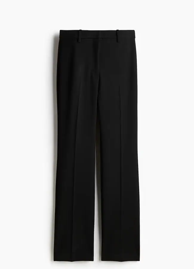 Pantalón negro de traje, 29,99 euros.