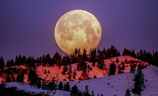 Llega la Superluna noviembre, la Luna de las Nieves que te ayuda a recargar energías y soltar cargas emocionales