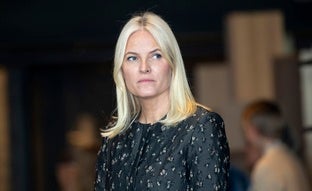 Mette-Marit de Noruega, acorralada: los mensajes que demuestran que conocía los abusos de su hijo desde hace dos años