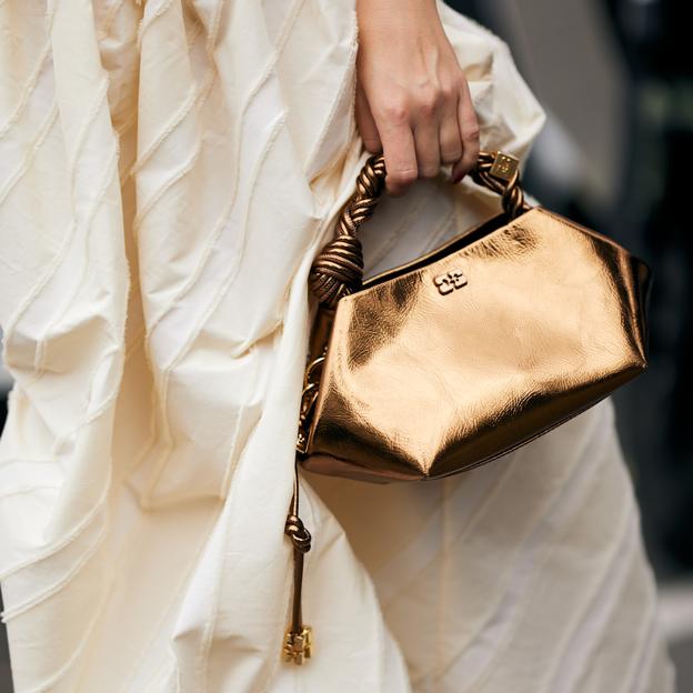 Bolsos de fiesta que elevan tu look y son perfectos para llevar en tus cenas de Navidad