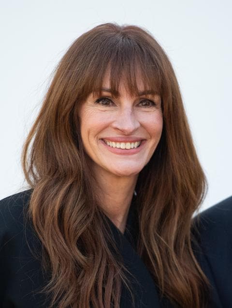 Julia Roberts, guapísima sin maquillaje y con el pintalabios rosa en el que confían las mujeres de 50