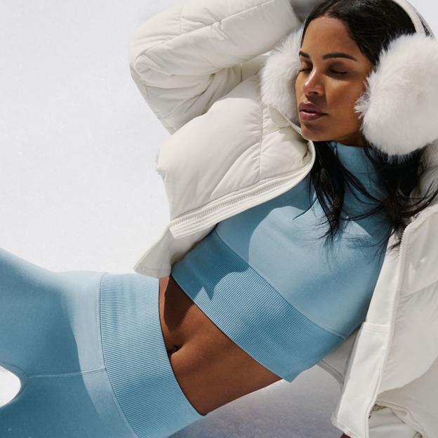 Puente con una pierna, el mejor ejercicio para elevar glúteos y corregir desequilibrios musculares