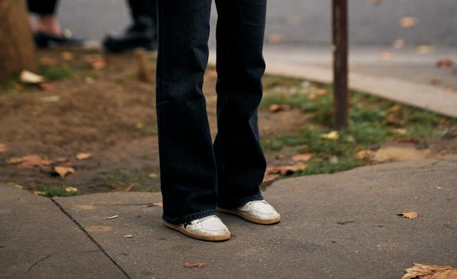 Zapatillas deportivas por menos de 50 euros que combinan con todo