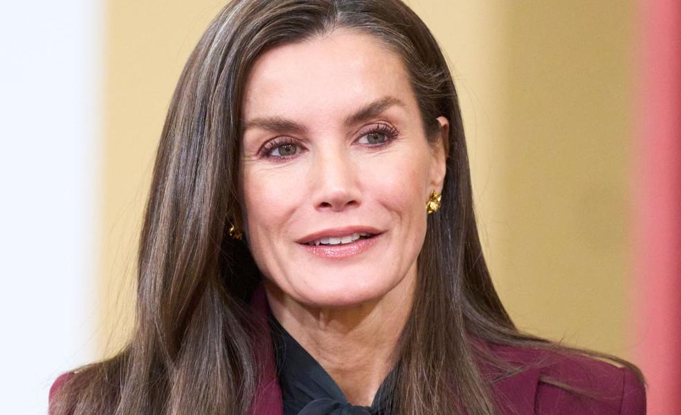 Cómo consigue la reina Letizia dar volumen a su pelo fino: el truco según un experto