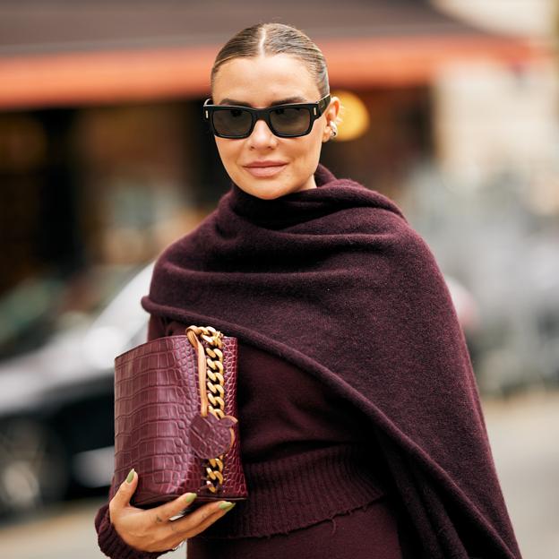 Stradivarius lanza la colección en color burdeos más bonita de la temporada