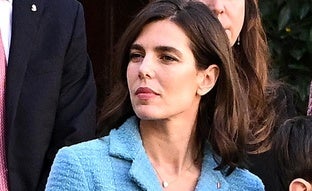 El look más elegante y aburrido de Carlota Casiraghi en el Día Nacional de Mónaco: abrigo clásico y los zapatos tendencia más románticos