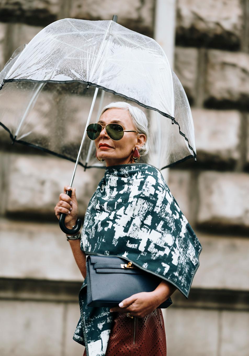 Los labiales magenta son la alternativa de las mujeres de 50 que huyen de rosa empolvado y los rojos intensos