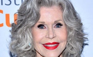 Jane Fonda deslumbra con el labial más antiguo del mundo, el rojo tomate