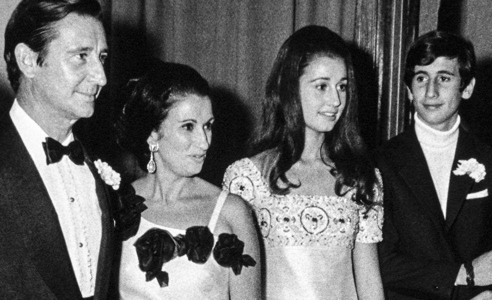 Así fue la puesta de largo de Carmen Martínez-Bordiú en su 'baile de debutantes' hace 55 años: 700 invitados y un vestido de Alta Costura