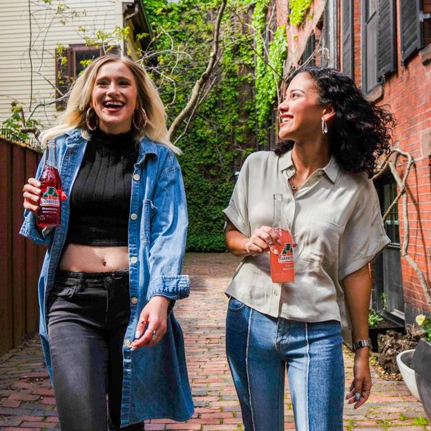 Caminata intencional, por qué salir a andar con amigas todos los días alarga la vida