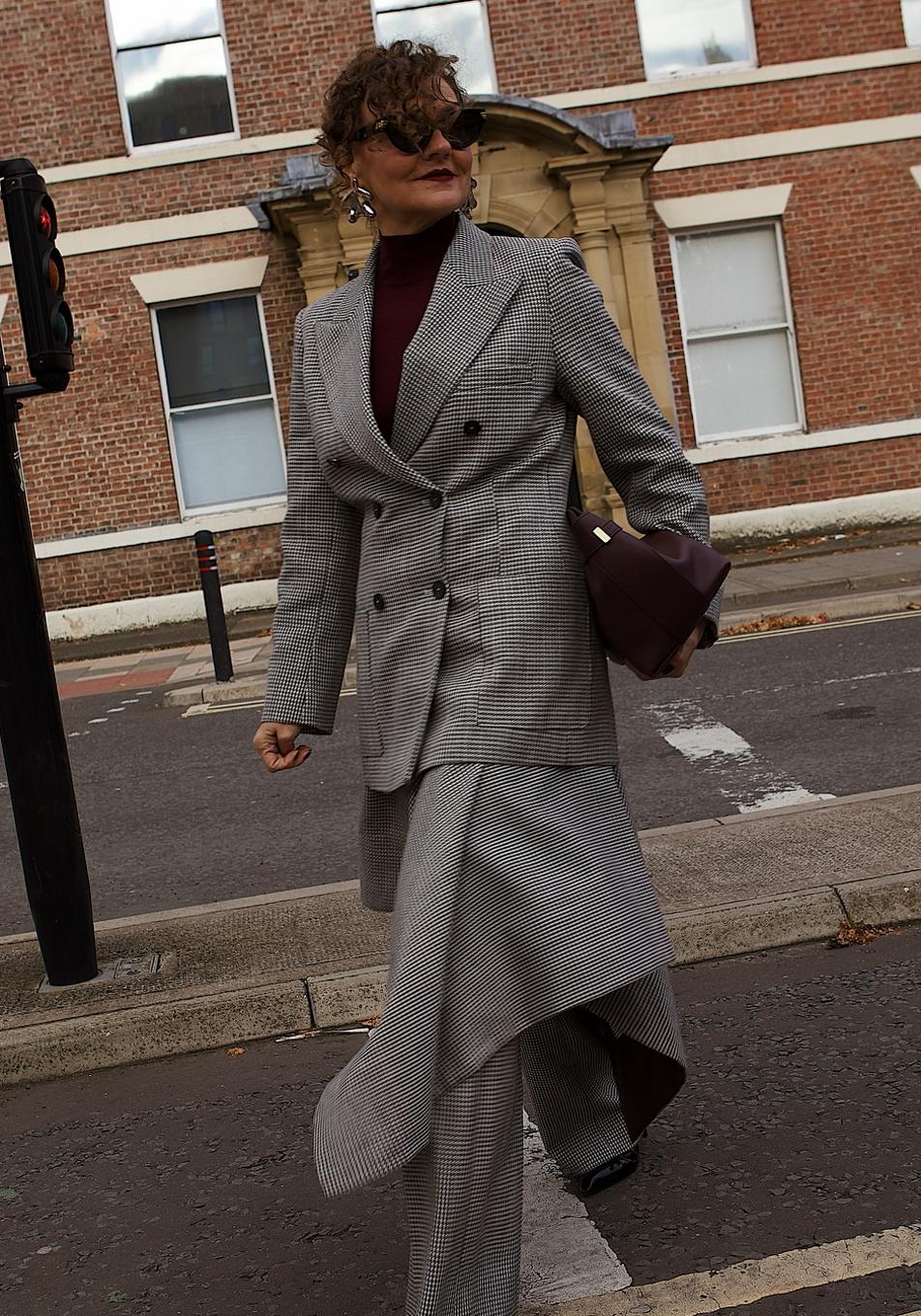 Básicos elegantes de Massimo Dutti que comprar en el Black Friday si tienes más de 50 años