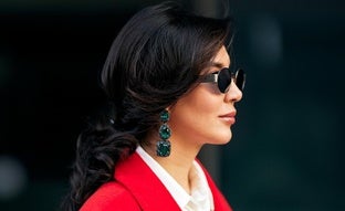 Pendientes elegantes que elevan tus looks de invitada para una boda de invierno