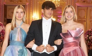 Las españolas que han brillado en el Baile de Debutantes de París: de las gemelas Iglesias a la infanta Pilar y Amina Martínez de Irujo