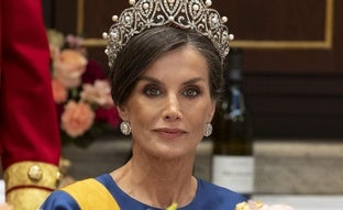 Los secretos de las joyas de la reina Letizia en el retrato de Annie Leibovitz: el conjunto de chatones de la reina Victoria Eugenia