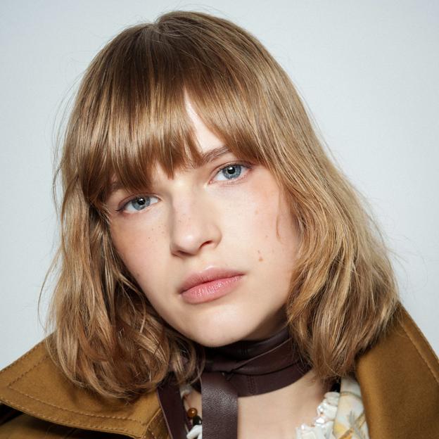 Por qué este pequeño gesto en el flequillo puede que lo ensucie y debilite antes