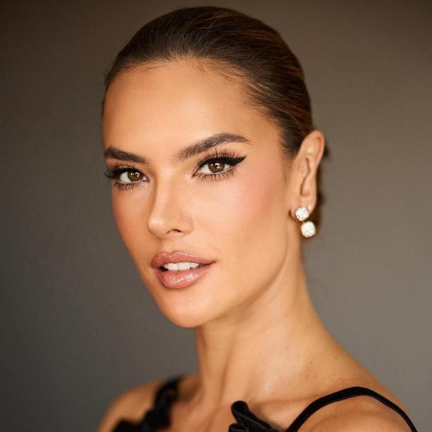 Trucos para delinear los ojos súper fáciles que te cambiarán la vida