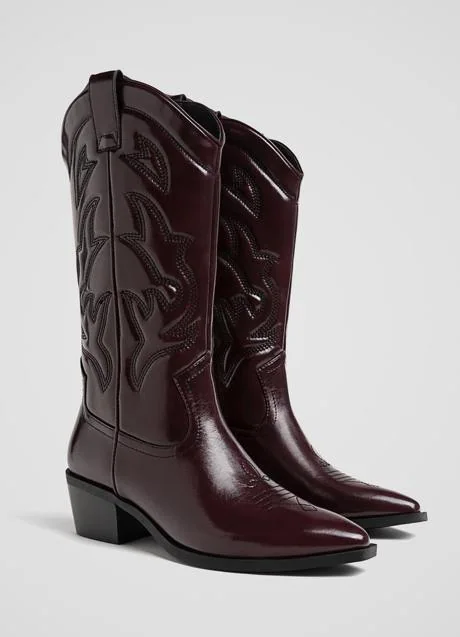 Botas burdeos de Stradivarius (49,99 euros)