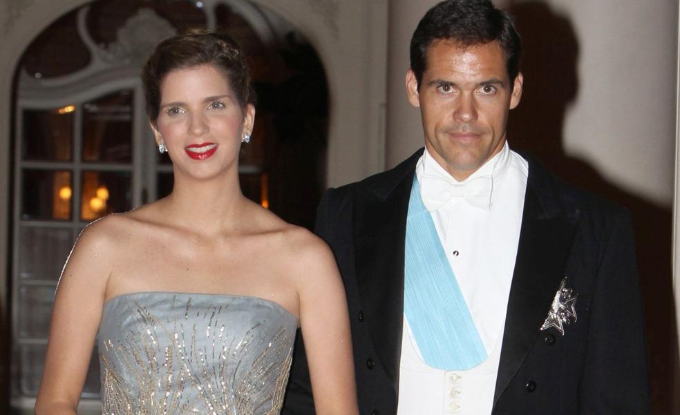 Eugenia de Borbón arrasa en el Baile de Debutantes de París con un espectacular vestido de su madre Margarita Vargas y tiara