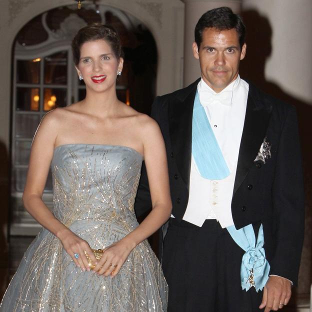 Eugenia de Borbón arrasa en el Baile de Debutantes de París con un espectacular vestido de su madre Margarita Vargas y tiara