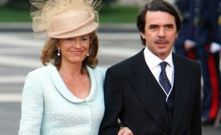 Así fue la discreta boda de José María Aznar y Ana Botella hace 47 años: un vestido con historia y diez días de luna de miel