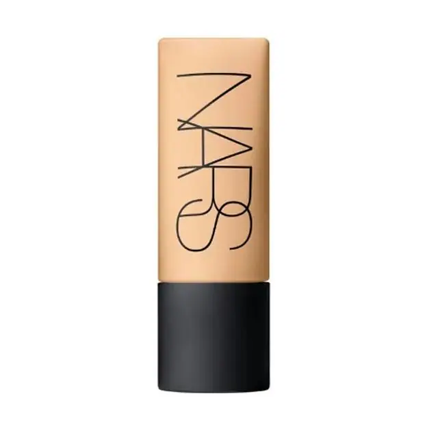 Base de maquillaje Soft Matte Complete Foundation de NARS.