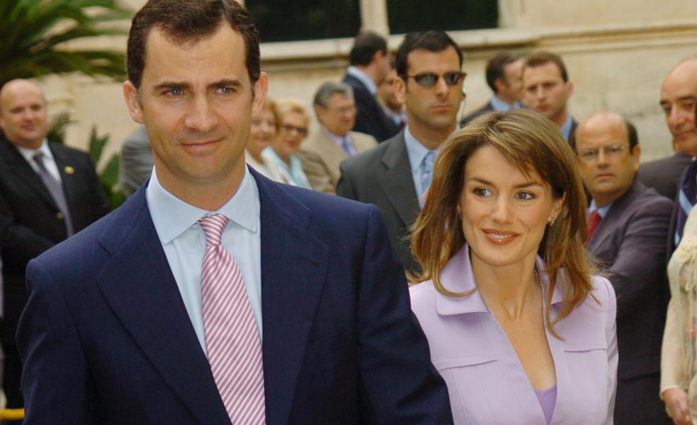 Cómo fue la compleja relación de Letizia con los amigos íntimos de Felipe cuando se conocieron: motes, tensión y una polémica amistad