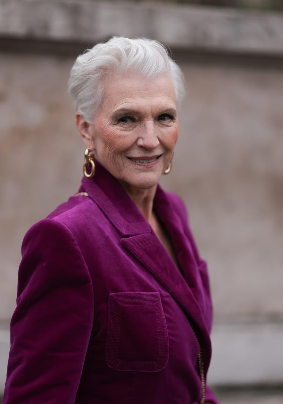 ¿Cejas grises? Este es el lápiz perfecto que estabas buscando para definirlas