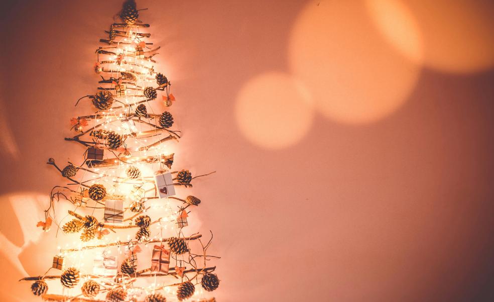 Árboles de Navidad de pared, el adorno que arrasa estas fiestas para decorar pisos pequeños