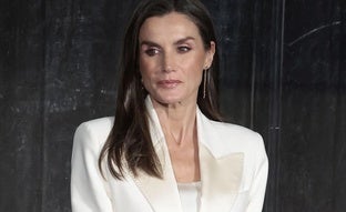 Blazers tipo smoking, el look de Navidad perfecto para llevar a los 50 y que puedes copiar a la reina Letizia