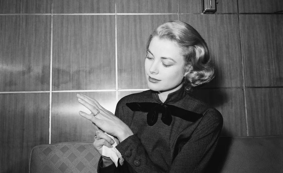 La fascinante historia de los dos anillos de pedida de Grace Kelly: diamantes de película y mensajes ocultos