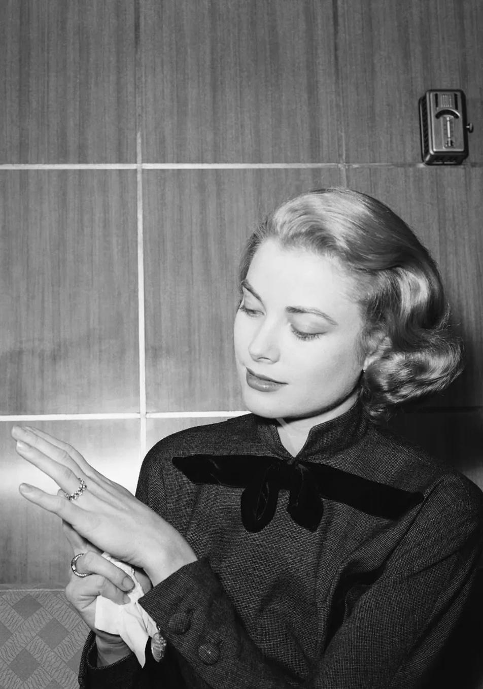 La fascinante historia de los dos anillos de pedida de Grace Kelly: diamantes de película y mensajes ocultos