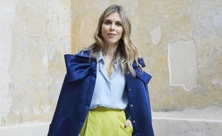 El elegante look de invitada de Manuela Villena en el desfile de Antonio García: con pantalones y perfecto para invierno