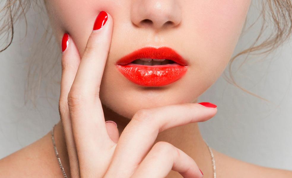 La manicura en rojo es la favorita de las fiestas navideñas