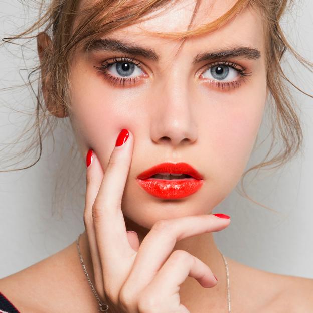 La manicura en rojo es la favorita de las fiestas navideñas