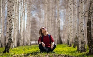 Shinrin Yoku o baños forestales, la práctica japonesa que rebaja el estrés y mejora el bienestar