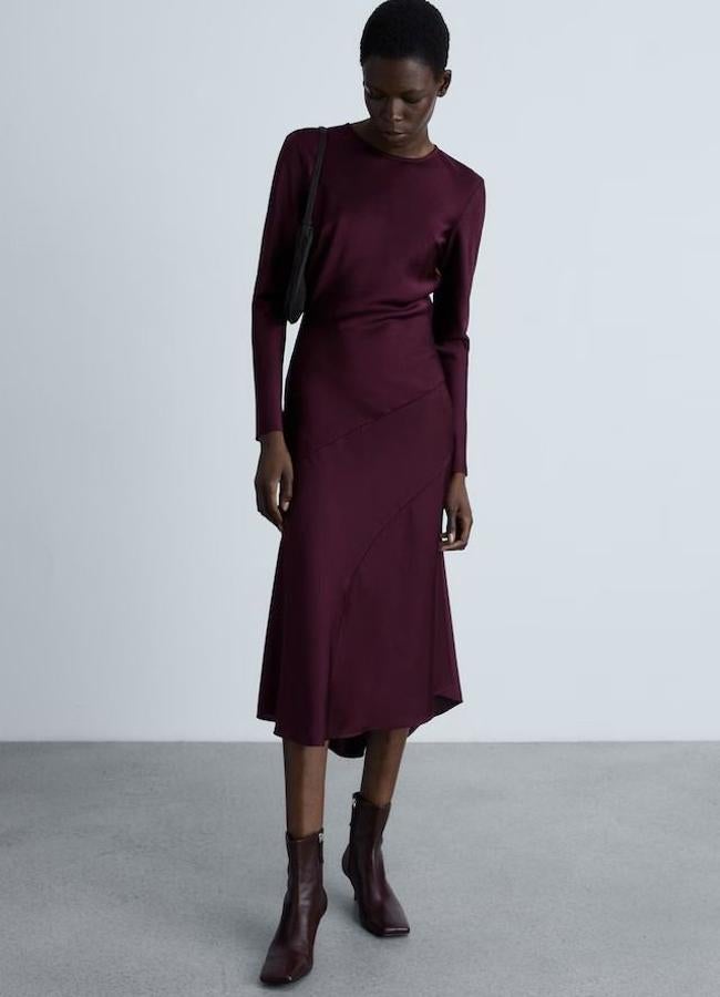 Vestido satinado midi en tono vino