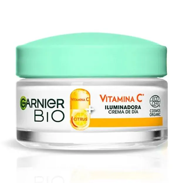 Crema facial de día con vitamina C de Garnier.